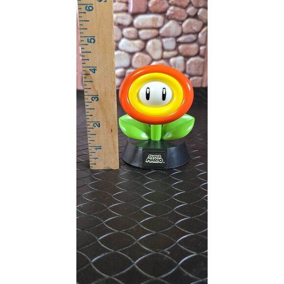 Paladone Super Mario Fire Flower Icon Light #B14 - Picture 8 of 9